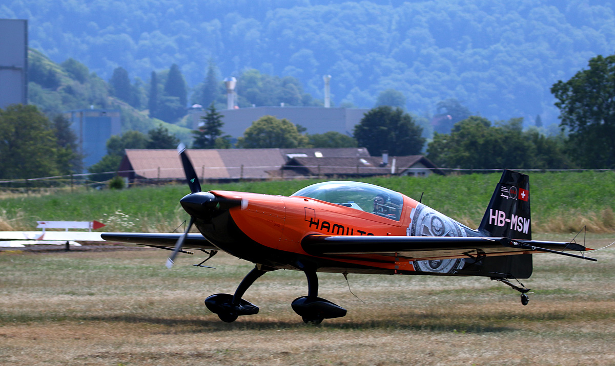 Extra200 HB-MSW-1